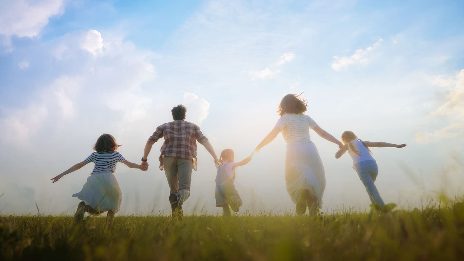 Dios nos permite fortalecer la vida familiar. Él creó la familia y se ocupa de cimentarla para que permanezca firme, por encima de todas las circunstancias.